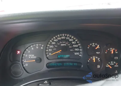 2005 Chevrolet Suburban 1500 Ls z USA, uszkodzony, nr VIN 1GNFK16Z75J175855